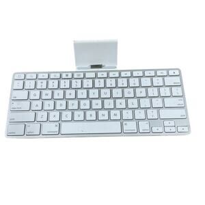 Apple iPad Keyboard Docking Station Model A1359 No Power Cable Good Condition